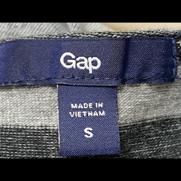 🖤Gap • black & gray top • S • EUC - Picture 3 of 4